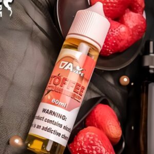 大草莓太妃 60ML 粉紅色調包裝設計,象徵草莓與太妃糖的甜蜜融合,呈現夢幻甜品風格。