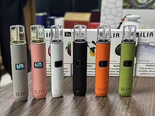ILIA 哩亞 一代通用 皮革主機 ,高質感皮革外觀與通用型煙彈設計,展現時尚與實用兼具的電子煙設備。